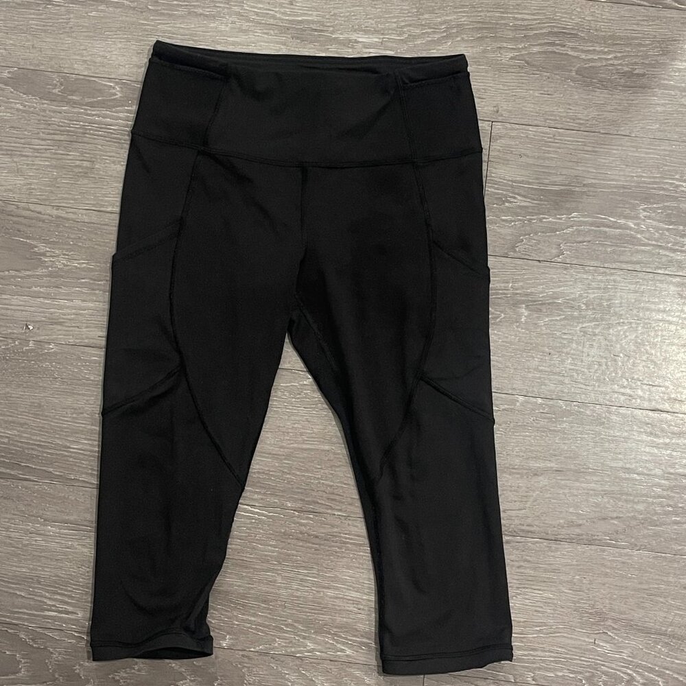 Lululemon Black Wunder Under Stash II Crop Leggings. Size 8